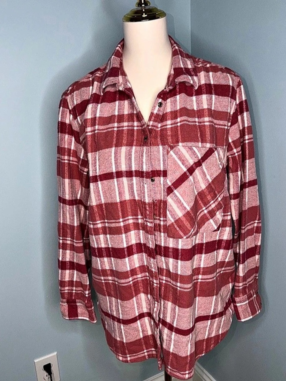 Aerie Plaid Button Shirt in Red & Pink Size Small